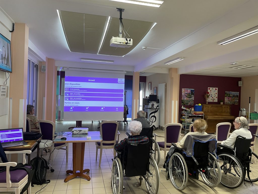 Des résidents participent à une session d'animation avec Gena-App