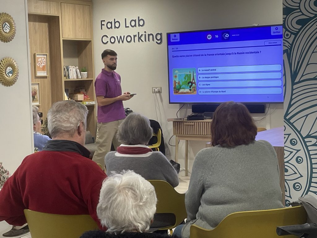 Des résidents participent à une session d'animation avec Gena-App et GénérAction