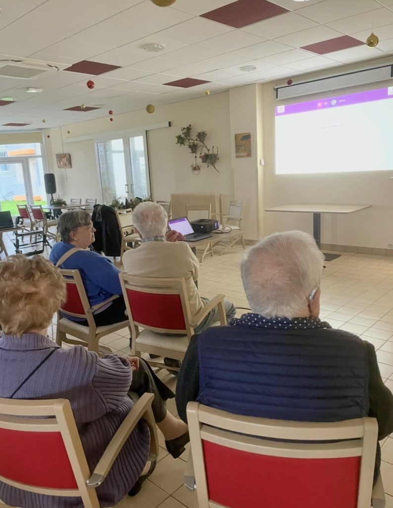 Des résidents participent à une session d'animation avec Gena-App