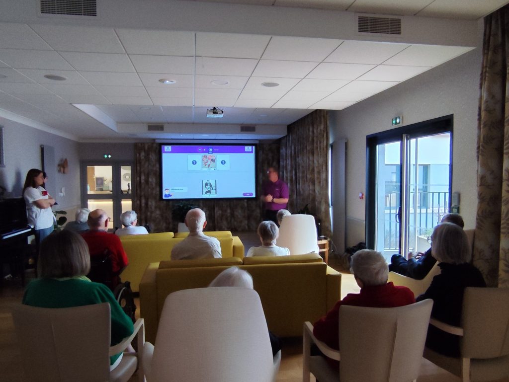 Des résidents participent à une session d'animation avec Gena-App
