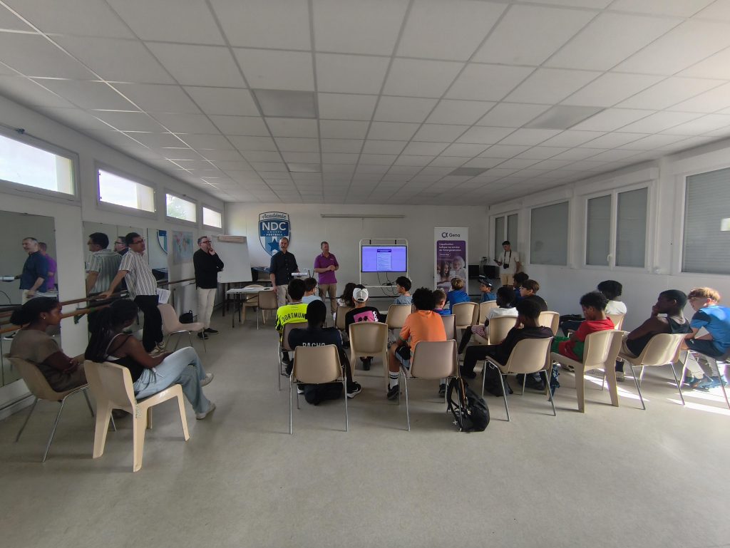 Les jeunes du NDC Angers Football découvrent les métiers de la SOCLOVA grâce à Gena