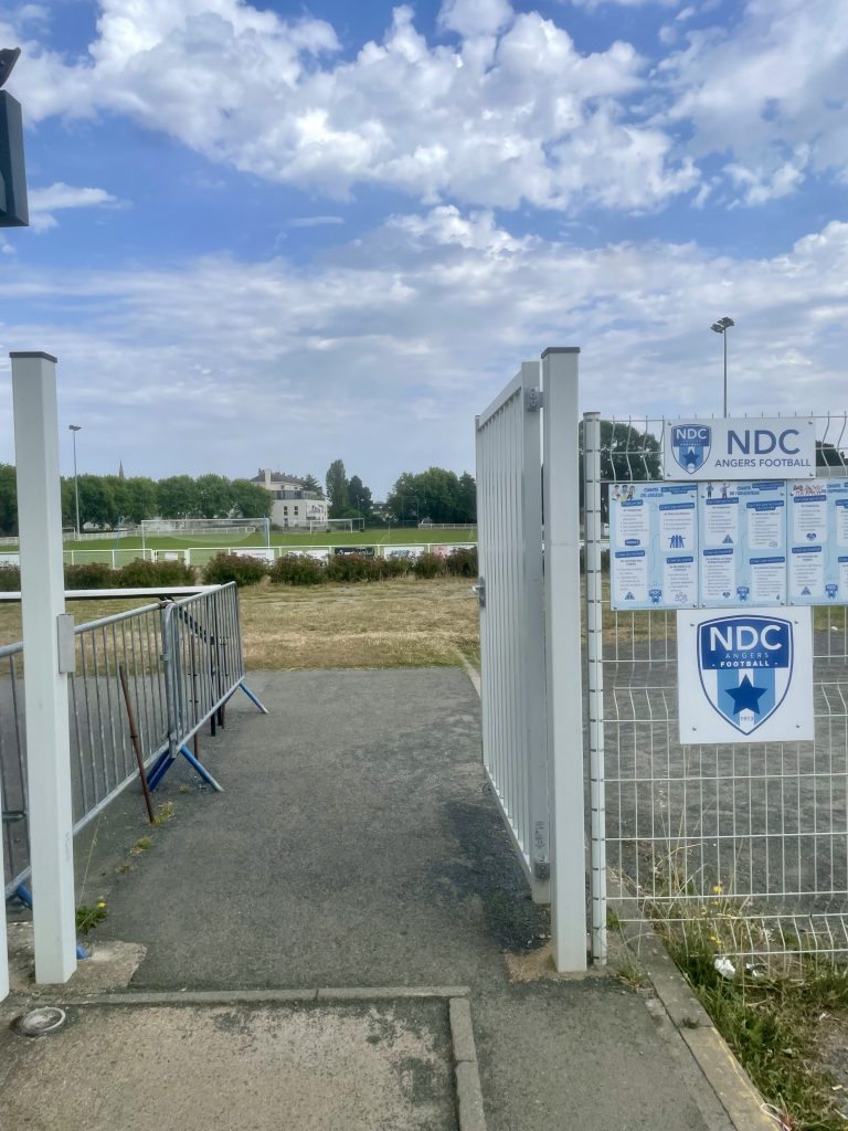 Les jeunes du NDC Angers Football découvrent les métiers de la SOCLOVA grâce à Gena