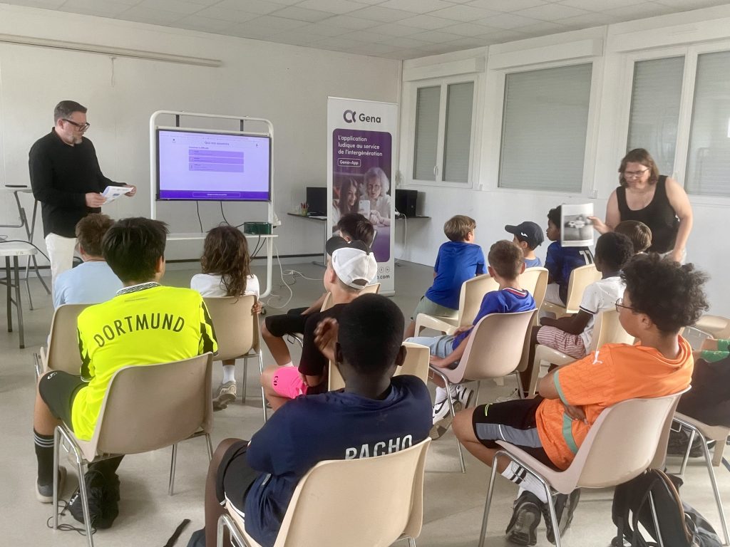 Les jeunes du NDC Angers Football découvrent les métiers de la SOCLOVA grâce à Gena